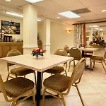 Super 8 By Wyndham Hotel New Orleans