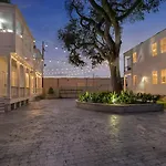 Private 3br On Carondelet By Hosteeva Apartment *