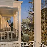 Private 3br On Carondelet By Hosteeva * New Orleans