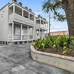 Apartment Private 3br On Carondelet By Hosteeva