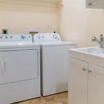 Modern, Spacious With Luxury Amenities 3* New Orleans