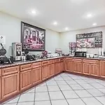 Super 8 By Wyndham New Orleans