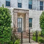 Spacious Loft-Style 3Br Townhouse By Hosteeva