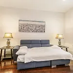 Apartment Spacious Loft-style 3br Townhouse By Hosteeva