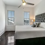 Apartment Spacious Loft-style 3br Townhouse By Hosteeva