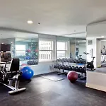 Deluxe Canal Street Suites By Sonder