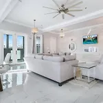 Stunning Penthouse In The Heart Of The Apartment *