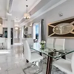 Apartment Stunning Penthouse In The Heart Of The *