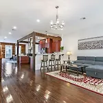 Apartment Spacious Loft-style 3br Townhouse By Hosteeva