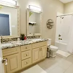 Esplanade Magic 4 *
