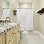 Esplanade Magic 4 *