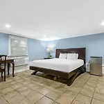 Apartment Comfortable Rooms Near All Nola Hot Spots *