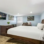 Comfortable Rooms Near All Nola Hot Spots Apartment
