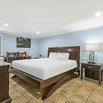 Apartment Comfortable Rooms Near All Nola Hot Spots *