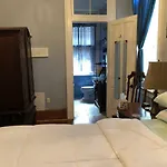 Oakview Bed & Breakfast 4*