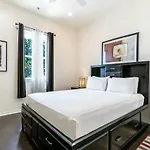 Aparthotel Modern, Spacious With Luxury Amenities New Orleans