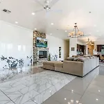 Modern, Spacious With Luxury Amenities 3*