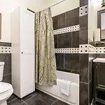 Modern, Spacious With Luxury Amenities New Orleans