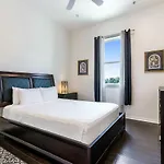Modern, Spacious With Luxury Amenities New Orleans
