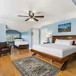 Comfortable Rooms Near All Nola Hot Spots *