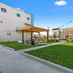 New Construction Townhouse Near City Hot Spots