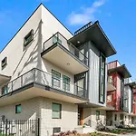 New Construction Townhouse Near City Hot Spots