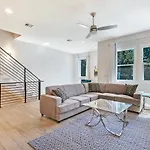 Townhouse Near Attractions