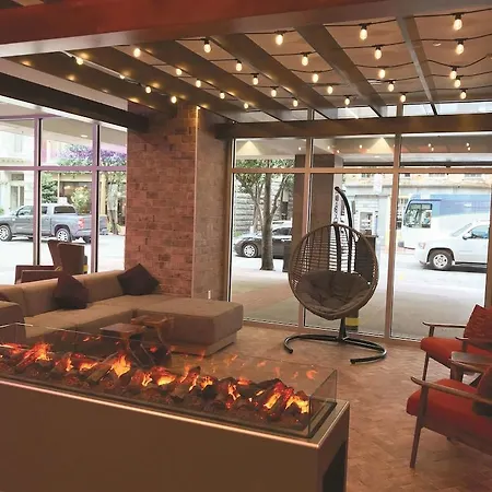 La Quinta & By Wyndham Downtown Hotel