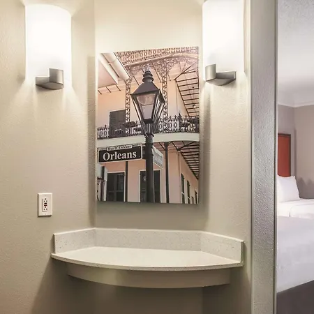 Hotel La Quinta & By Wyndham Downtown New Orleans