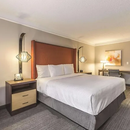 Hotel La Quinta & By Wyndham Downtown New Orleans