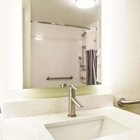 Hotel La Quinta & By Wyndham Downtown 3*