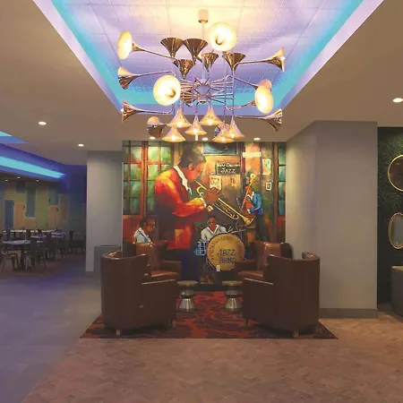 Hotel La Quinta & By Wyndham Downtown New Orleans