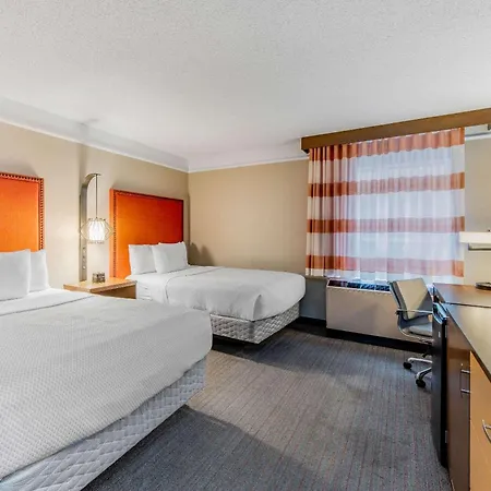 Hotel La Quinta & By Wyndham Downtown