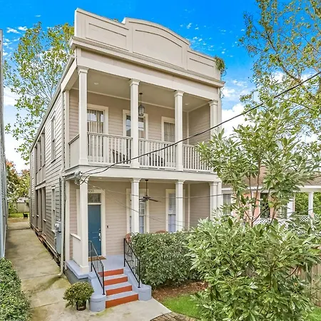 Stunning Greek Revival In Lower Garden District Holiday home