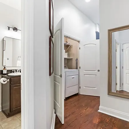 Holiday home Stunning Greek Revival In Lower Garden District *