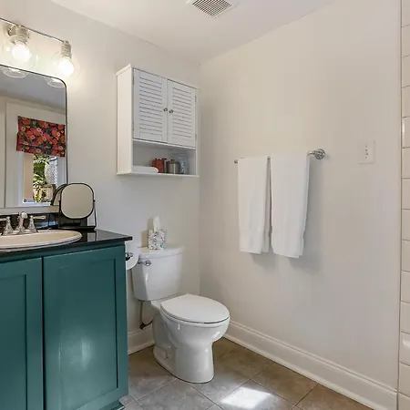 Holiday home Stunning Greek Revival In Lower Garden District *