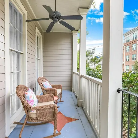 Stunning Greek Revival In Lower Garden District Holiday home *