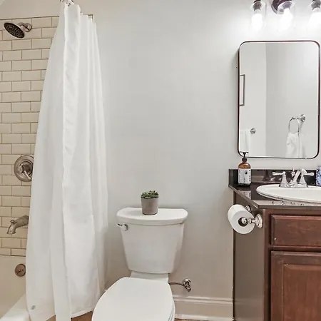 Stunning Greek Revival In Lower Garden District Holiday home