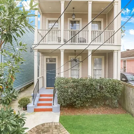 Stunning Greek Revival In Lower Garden District Holiday home