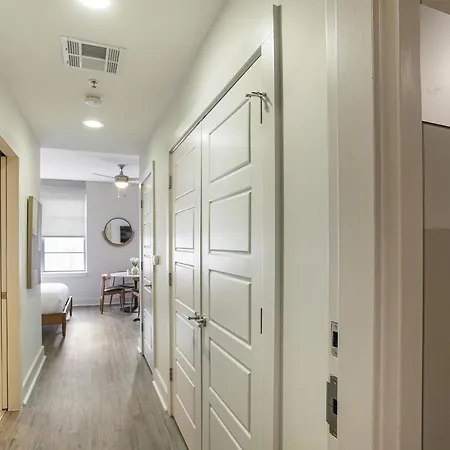 Bourbon Street Bliss Apartment *