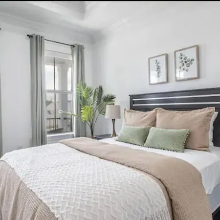 Vibrant Nola Modern Loft 3bd 2ba
