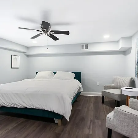 Luxury Spacious Uptown 2 Bedroom In Historic Area Apartment *