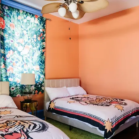 Art Inspired Mid-city 3 Bedroom - 1 Mile Away From French Quarter Apartment *