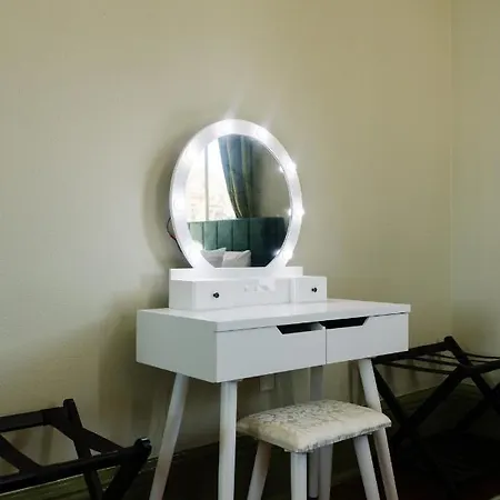 Art Inspired Mid-city 3 Bedroom - 1 Mile Away From French Quarter