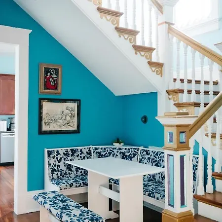 Art Inspired Mid-city 3 Bedroom - 1 Mile Away From French Quarter Apartment