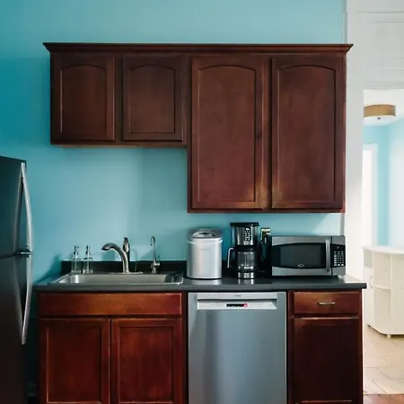 Art Inspired Mid-city 3 Bedroom - 1 Mile Away From French Quarter