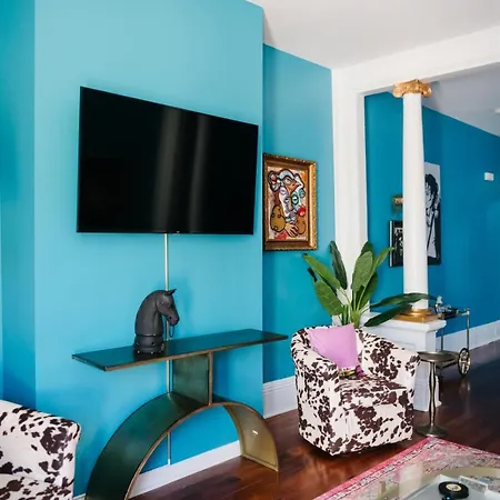 Art Inspired Mid-city 3 Bedroom - 1 Mile Away From French Quarter