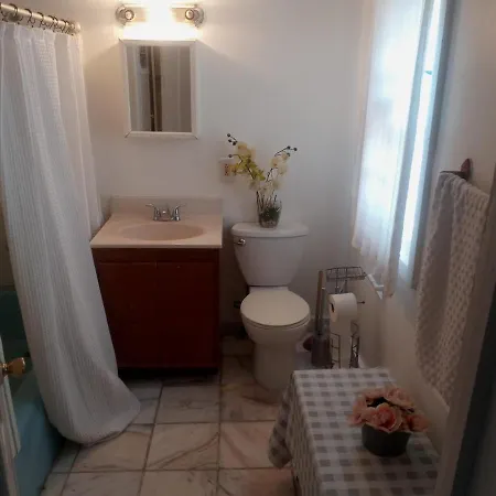 Private And Bathroom For Female New Orleans