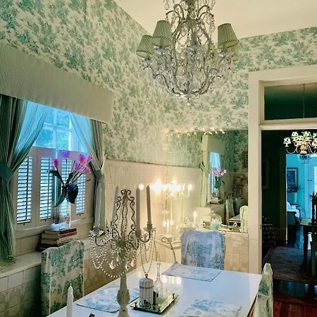 Holiday home 4br 3 Ba Huge, Balcony, Cemetery, Streetcar Sleeps 8! New Orleans