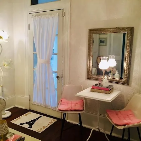 4br 3 Ba Huge, Balcony, Cemetery, Streetcar Sleeps 8! * New Orleans
